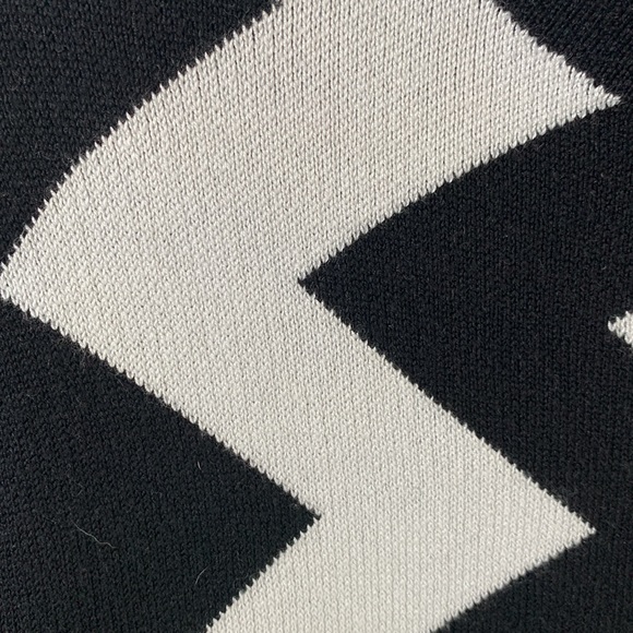 SUPER TRENDY!  Super cute! NWT - Picture 2 of 6